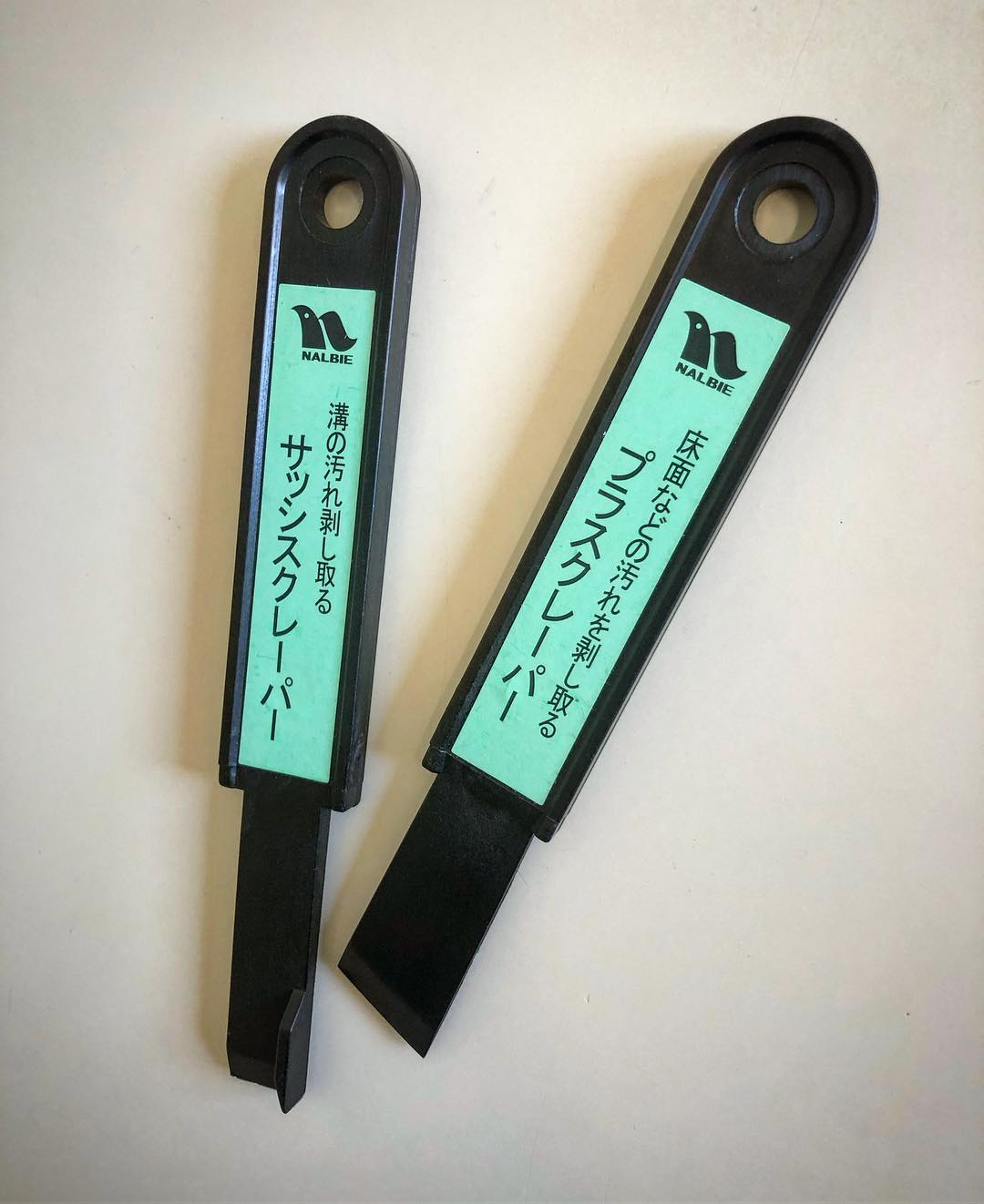 SASH SCRAPER & PLASTIC SCRAPER
